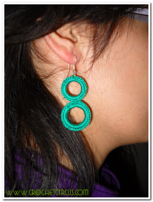 Orecchini due cerchi smeraldo.     Hearrings.