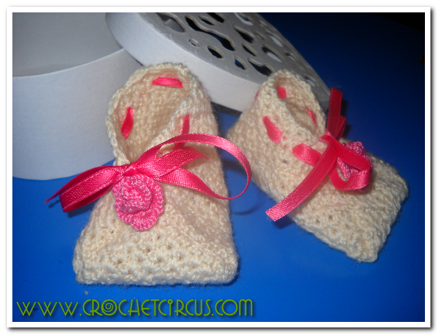 Scarpine da neonata (di bemvenuta).    Baby boots.